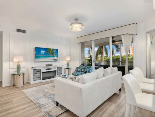 Spacious 3-Bedroom Condo in Naples - Renovated Resort-Style Amenities